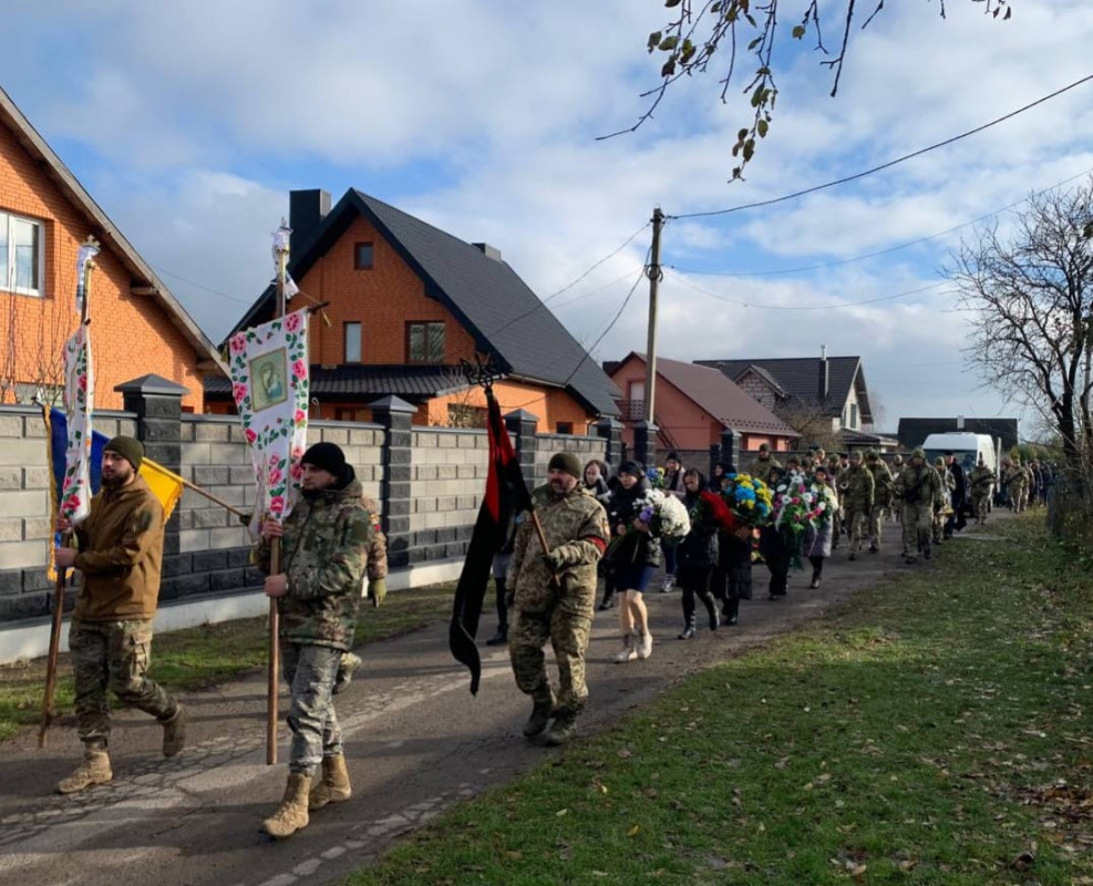 Відспівали у храмі, парафіянином якого він був: у Луцькому районі поховали командира відділення снайперів Василя Струцюка. Фото