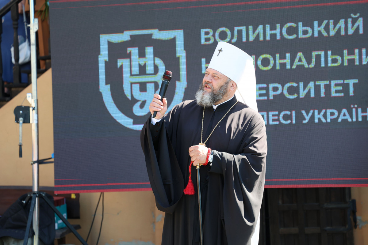 Свято випускників: у Луцькому замку дипломи отримали понад 1600 студентів ВНУ
