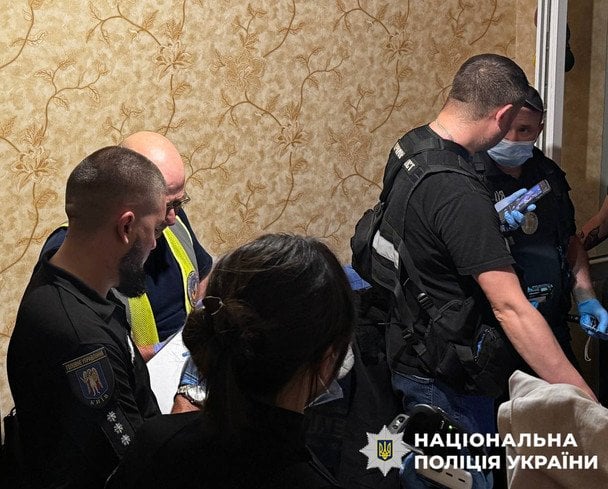 Задушив дружину й доньку, а потім наклав на себе руки: у столиці розслідують трагедію
