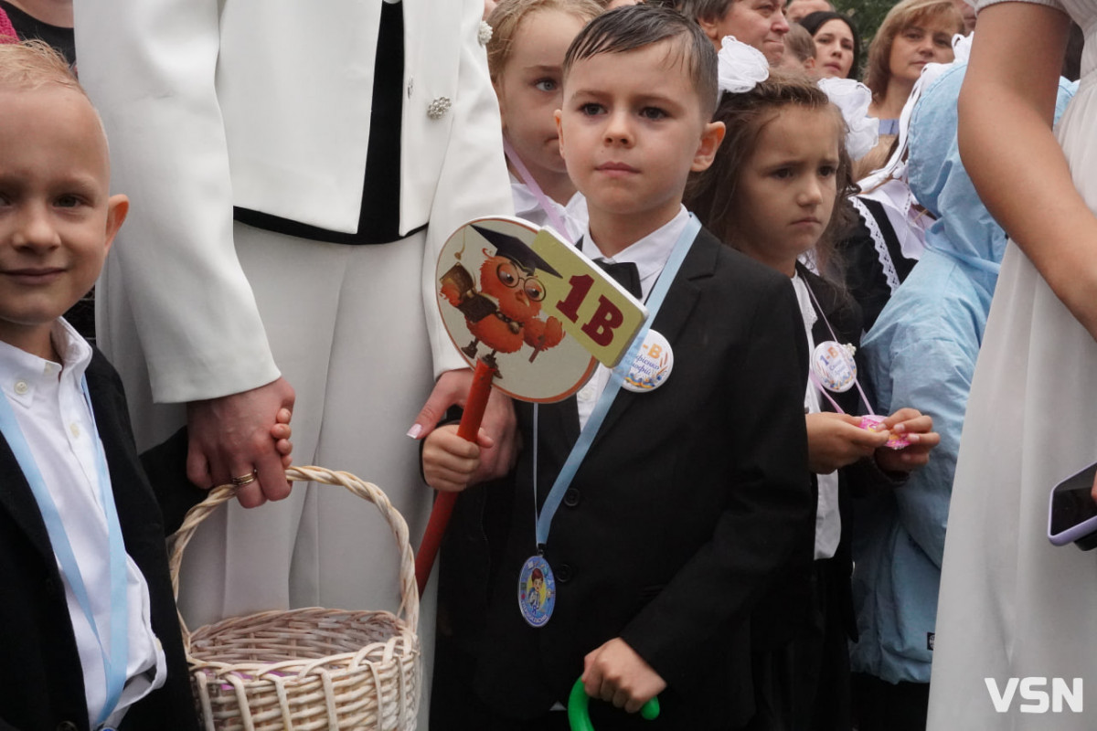 Як у Луцькому ліцеї №9 відзначили Перший дзвоник
