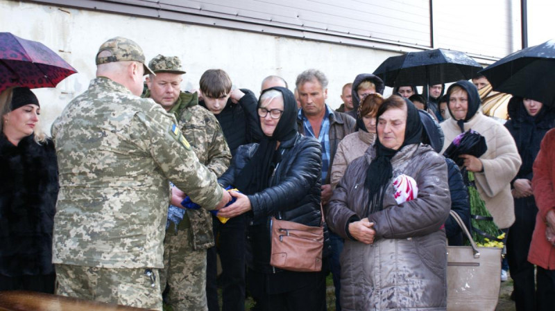Мати дочекалася сина лише для прощання: на Волині поховали загиблого воїна Сергія Катеринюка