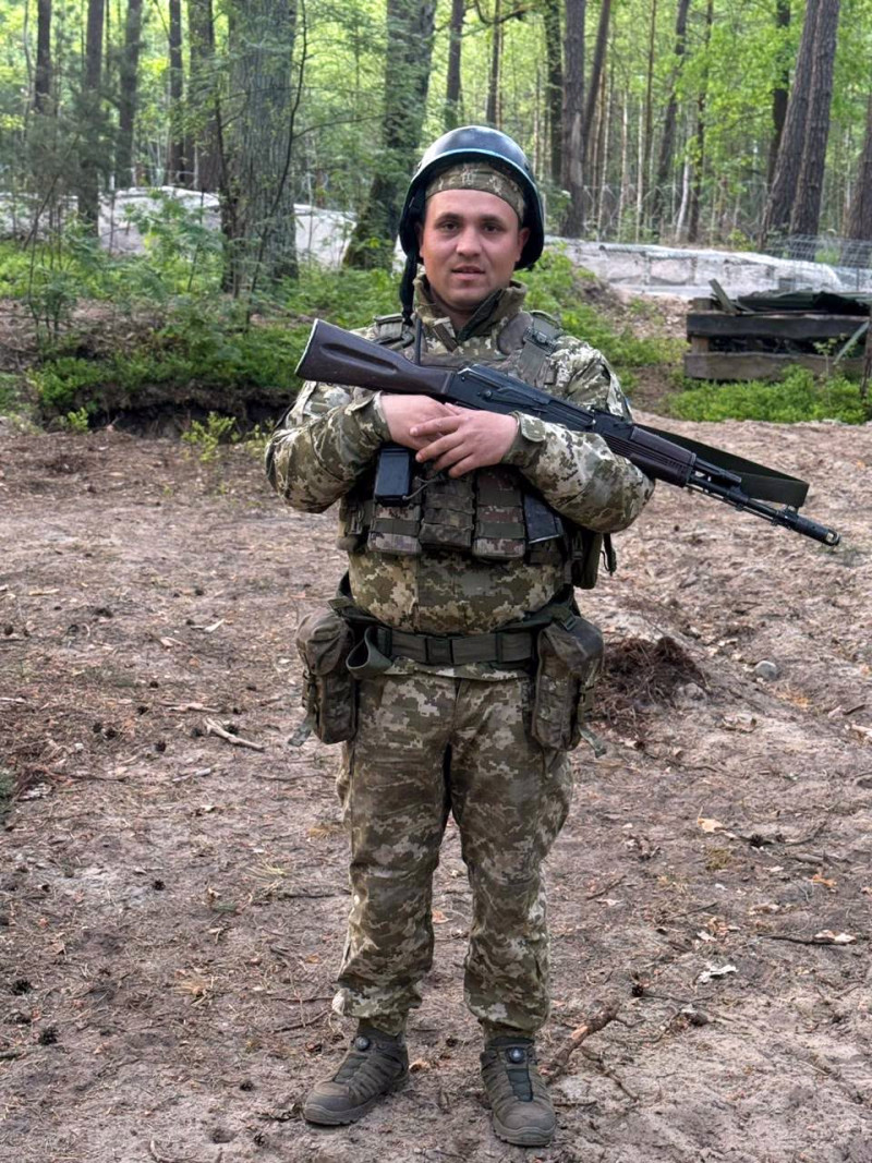 Разом викривали контрабандистів і пройшли Хрещатиком: щемлива історія волинського прикордонника та його пса Таміра