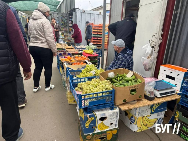 Що продають на осінньому ринку на Волині: ціни на овочі, фрукти та саджанці