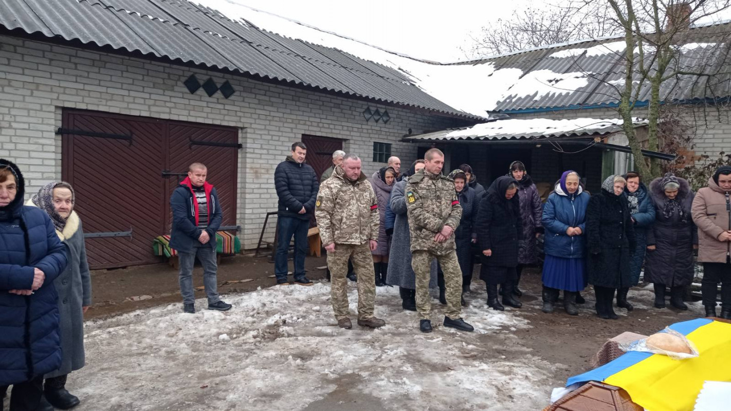 У громаді на Волині провели в останню дорогу захисника України Миколу Семенюка