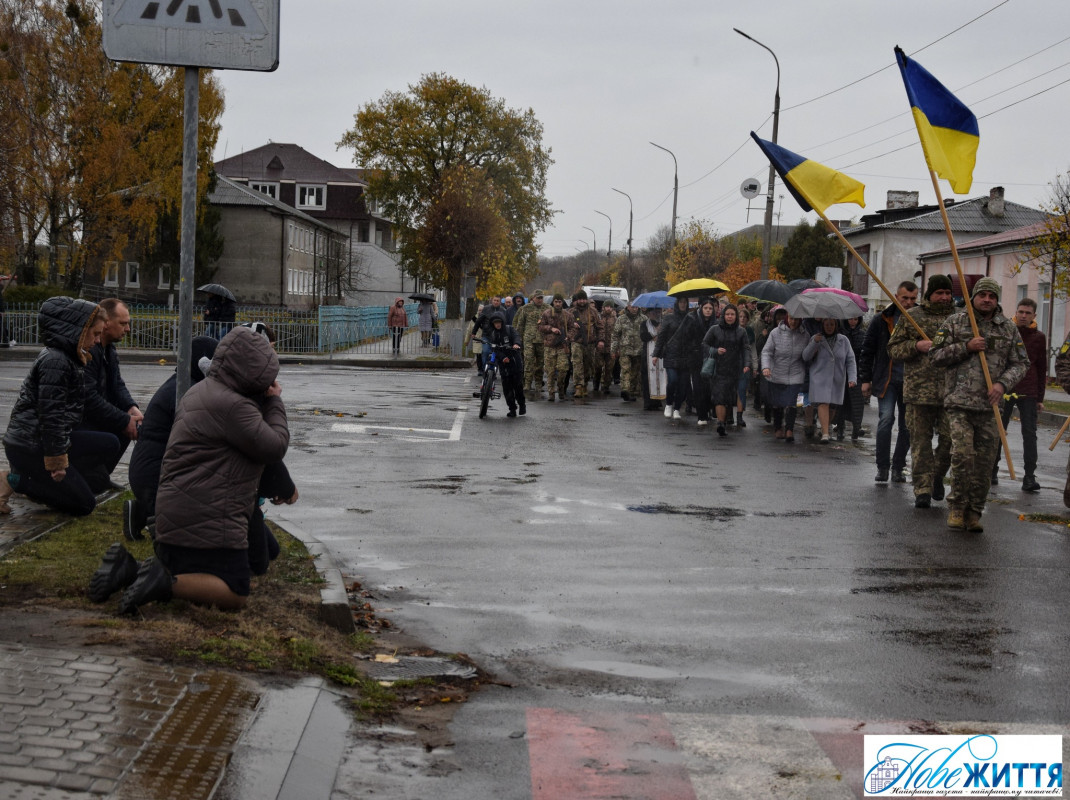 І небо плакало за ним: в останню дорогу провели 32-річного Героя з Волині Андрія Бондаря