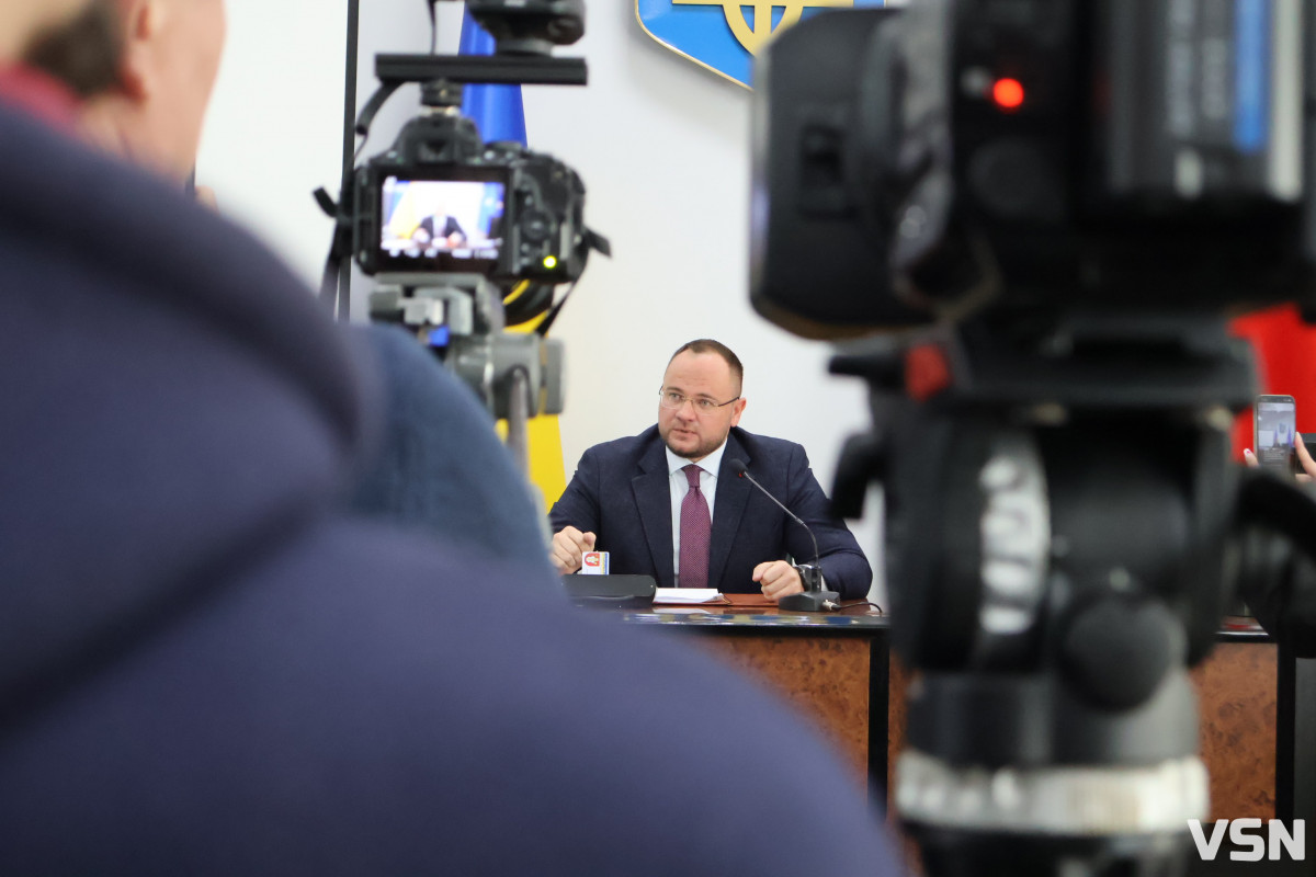 Флешмоб «Шкарпетуйся» і кадрові рішення: що відбулося на 90-й сесії Луцької міськради. Фоторепортаж