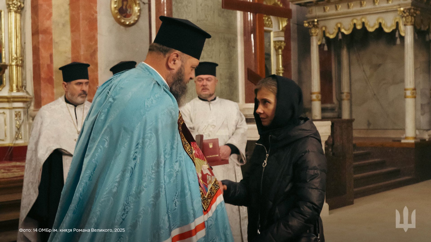 Поминальна церемонія у Луцьку: Князівська бригада вручила почесні відзнаки родинам загиблих Героїв