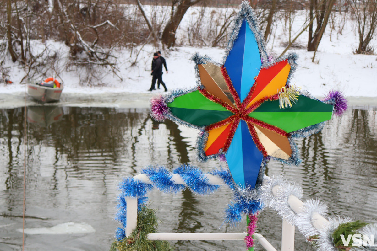 Як у Луцьку освячували воду на річці Стир. Фоторепортаж