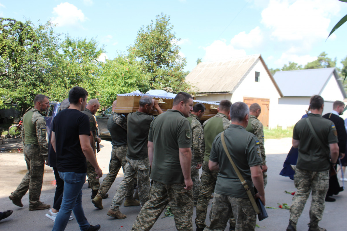 Провести Героя зійшлося усе селище: на Волині попрощалися з Юрієм Шабатом