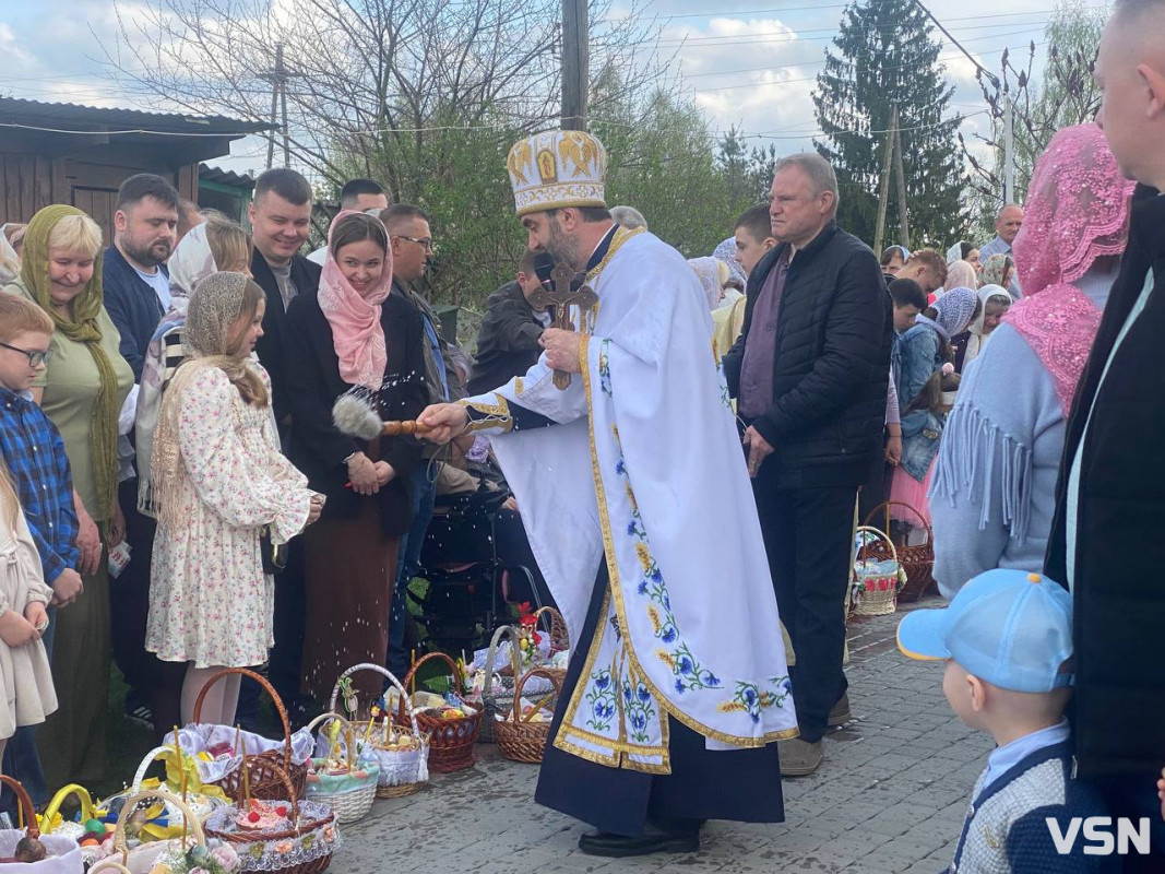Як на Волині освячують великодні кошики. Фото
