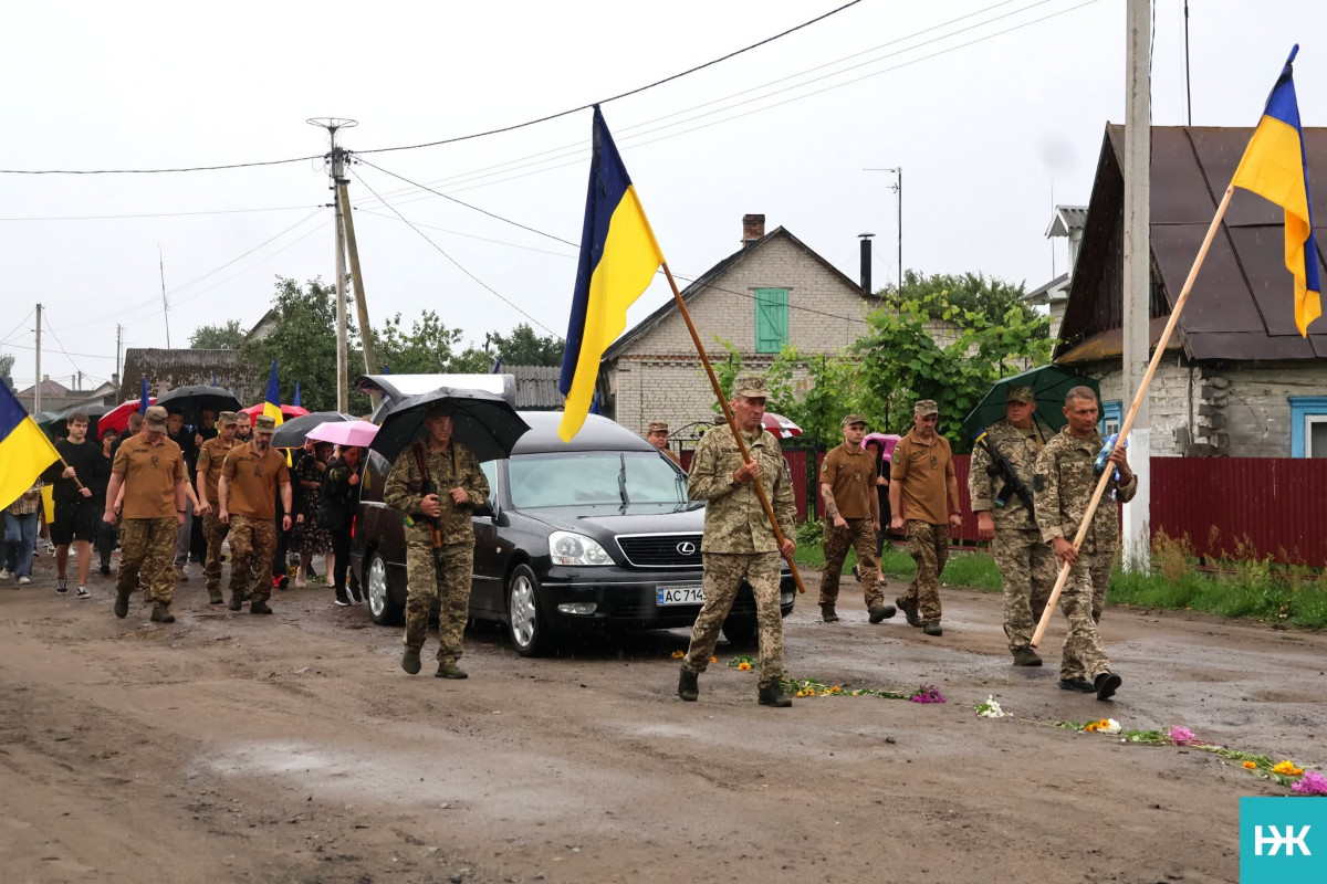 На Волині попрощалися із захисником Сергієм Клапінським, життя якого трагічно обірвала ДТП