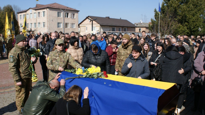 У громаді на Волині попрощалися із 23-річним розвідником «Азова» Назаром Поліщуком