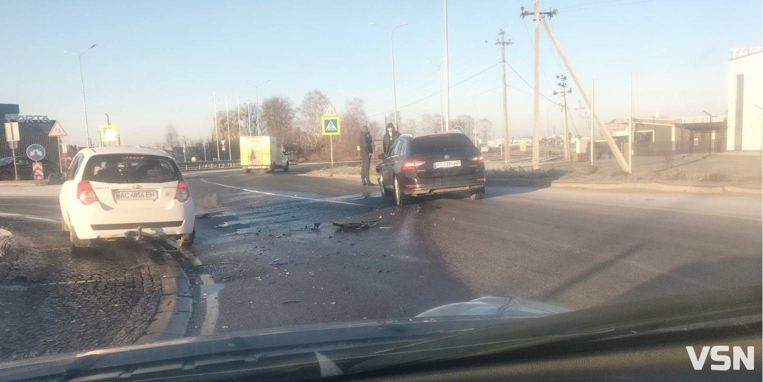 Не дорога, а ковзанка: на об'їзній біля Луцька - аварія