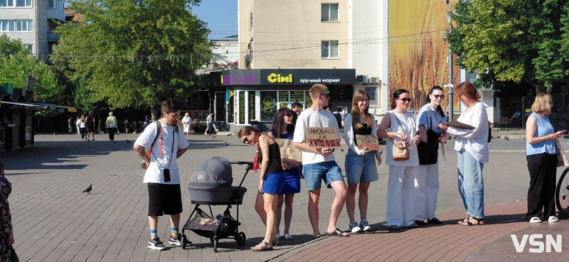 «Міняйте полонених, а не Федорова!»: лучани вийшли на протест проти кадрових ігор влади