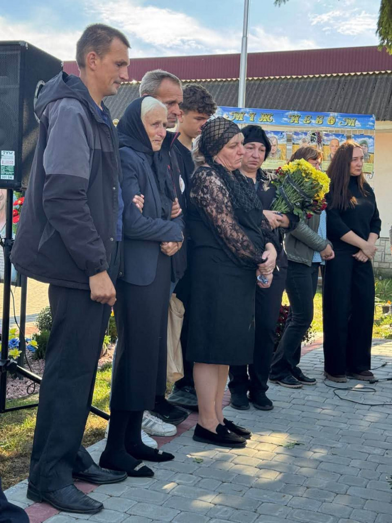 На Волині попрощалися із захисником Олександром Хмаруком, загибель якого підтвердила ДНК-експертиза