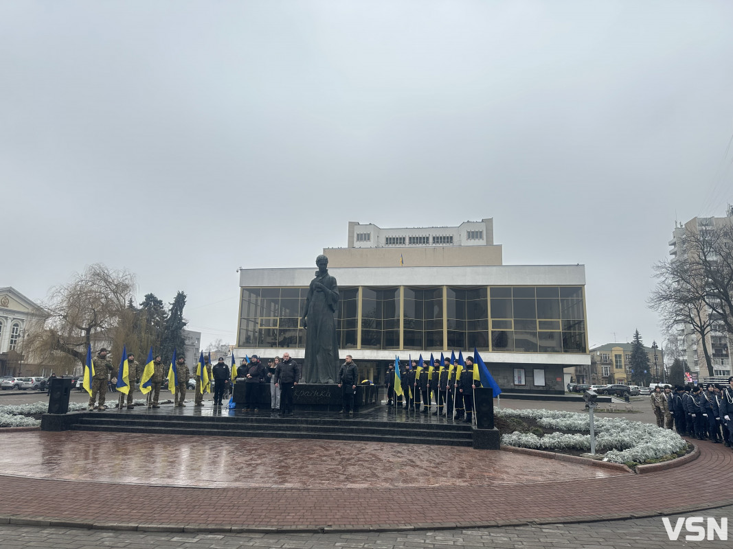 «Ланцюг Єднання» у Луцьку: сотні людей із прапором України відзначили День Соборності