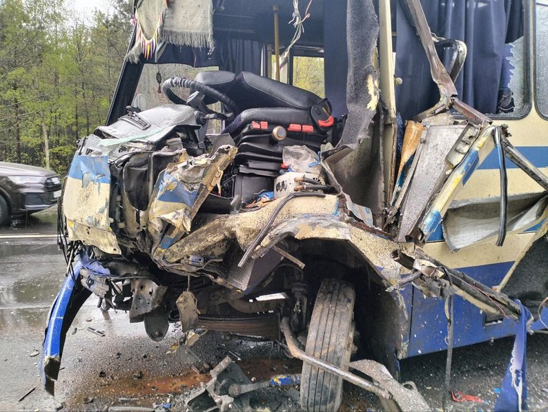 На Волині зіткнулися рейсовий автобус і вантажівка: відомо про 5 постраждалих