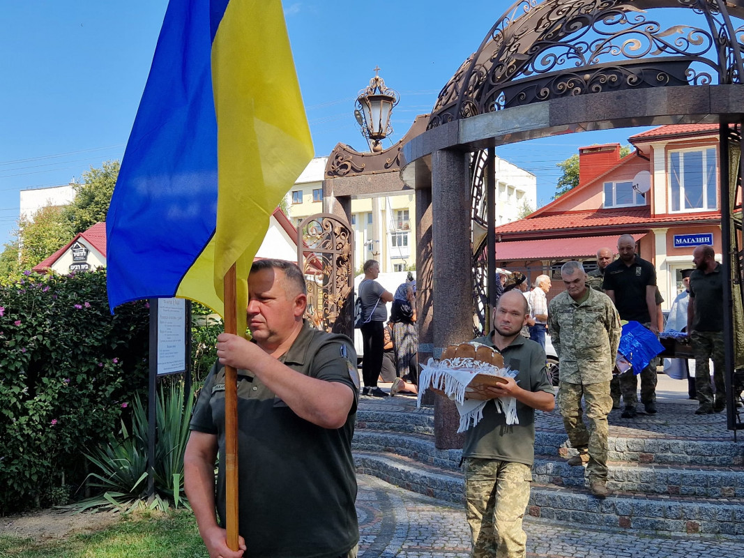 З братом повернувся з-за кордону і став на захист України: на Волині попрощались із Героєм Володимиром Гаврилюком