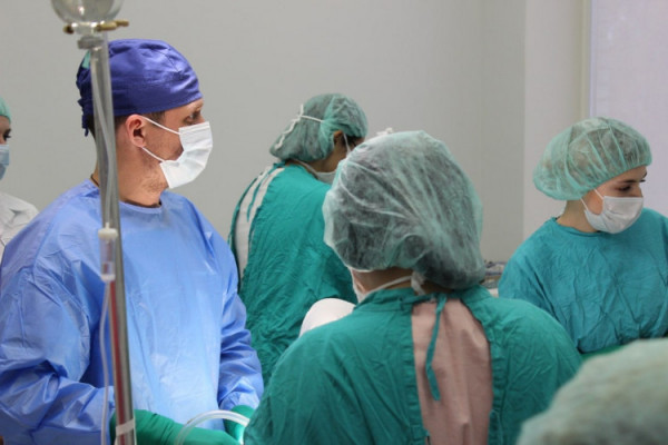 У Володимирі медики провели надскладну операцію з видалення матки