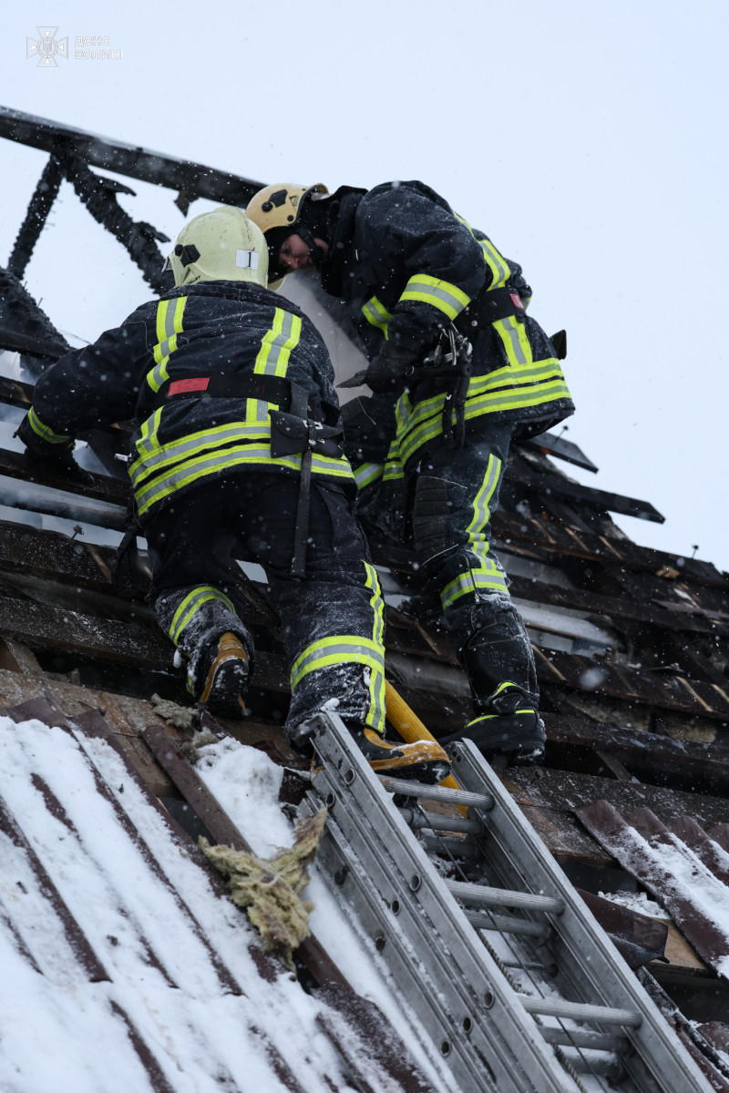 На Волині полум’я з хліва ледь не знищило житловий будинок