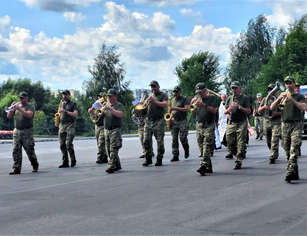 Чорний день: у громаді на Волині попрощалися одразу із двома Героями - Володимиром Лучиновичем та Олександром Берегою