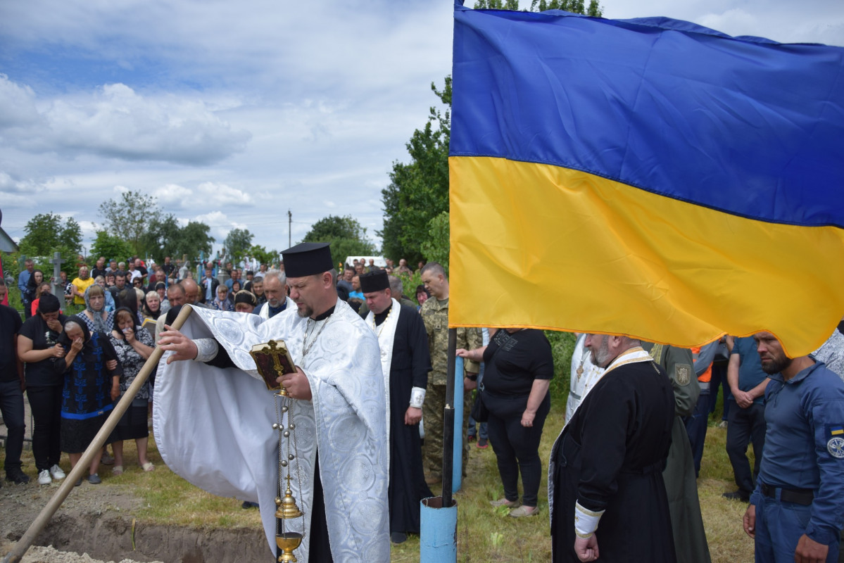 Помер від важких поранень: у селі на Волині попрощалися зі старшим солдатом Сергієм Синюком