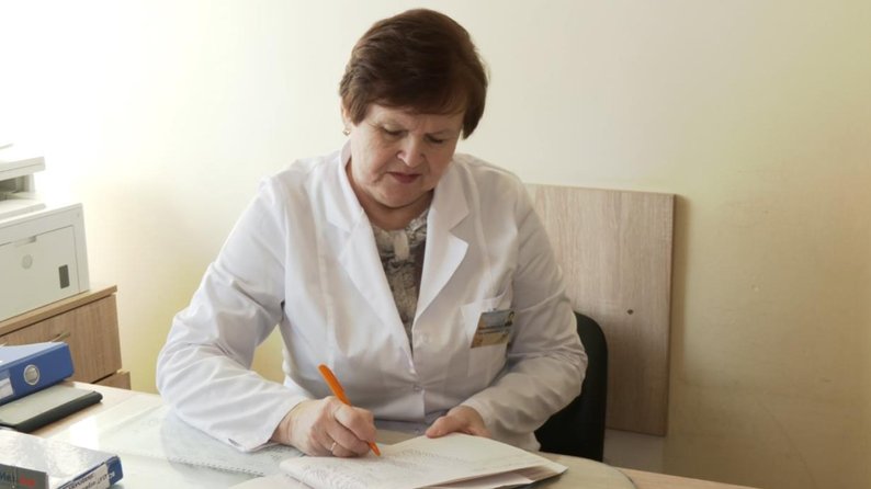 75-річна медсестра з Луцька понад півстоліття допомагає людям