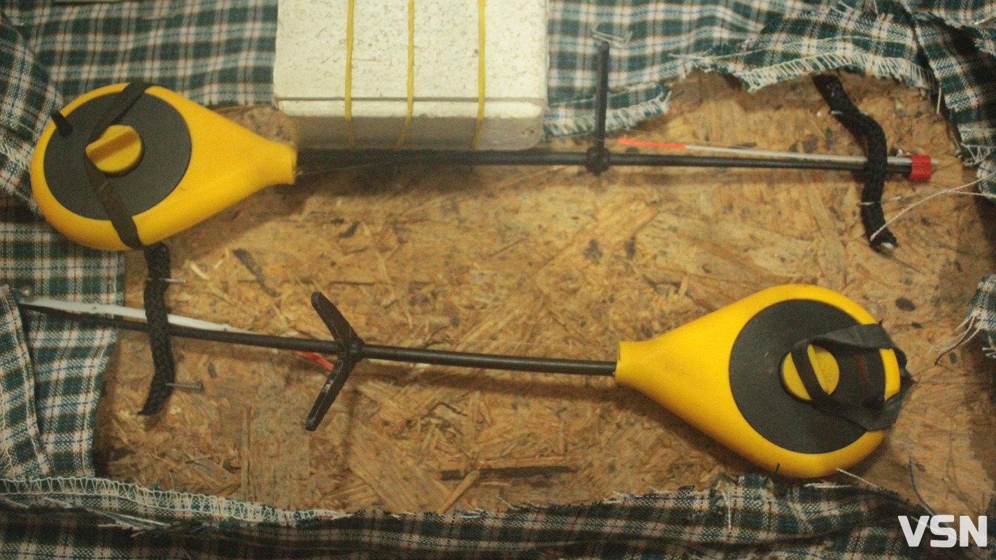 Крига 10 сантиметрів та жерлиці на щуку: фоторепортаж із зимового ставка у селі на Волині