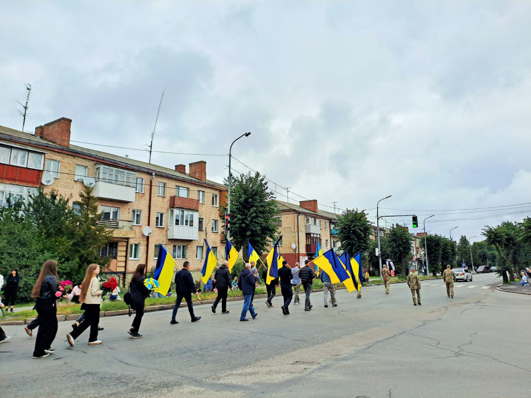 Воїн, захисник і батько чотирьох донечок: на Волині в останню дорогу провели 43-річного Героя Олександра Дригулю