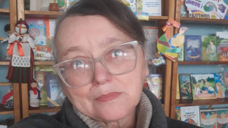 40 років серед книг: бібліотекарка з Волині створила театр і рятує сільську книгозбірню