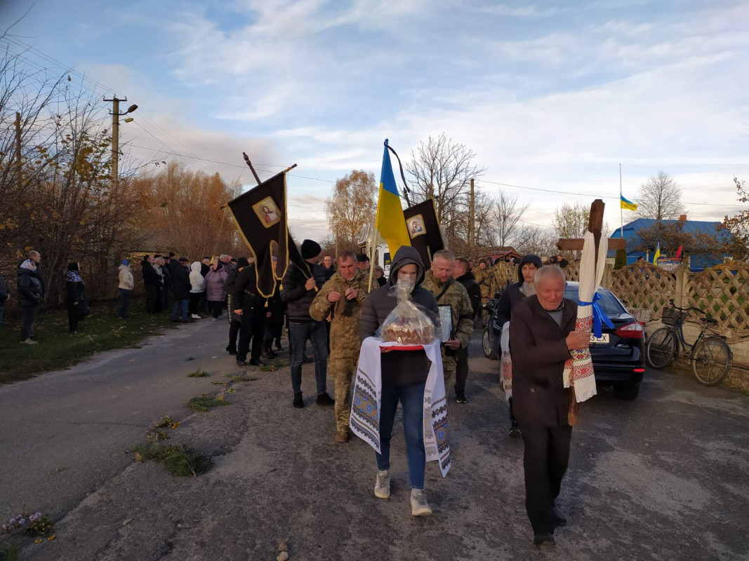 У день поховання Герою мало б виповнитися 45 років: на Волині попрощалися із загиблим Валерієм Сарапіним