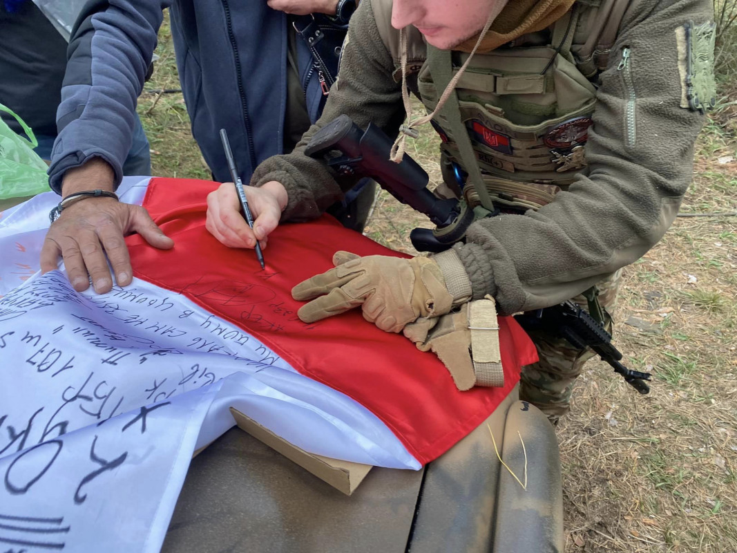 Три авто для ЗСУ і 2 тонни вантажу: волинські волонтери доставили допомогу на Донеччину