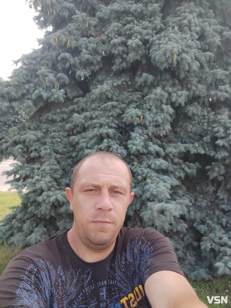 Вірив у Бога і молитви: спогади матері про Героя Степана Локшина з Волині