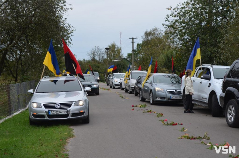 Весільний коровай ділитимуть на похороні: востаннє додому повернувся Герой з Волині Олександр Коцура