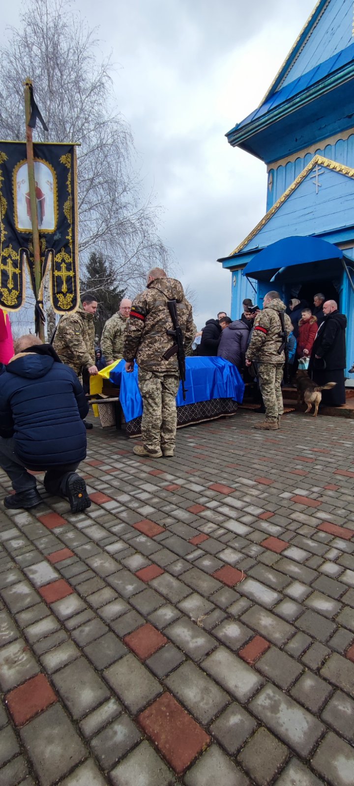 Назавжди додому «на щиті»: на Волині в останню дорогу провели полеглого солдата Сергія Жданя