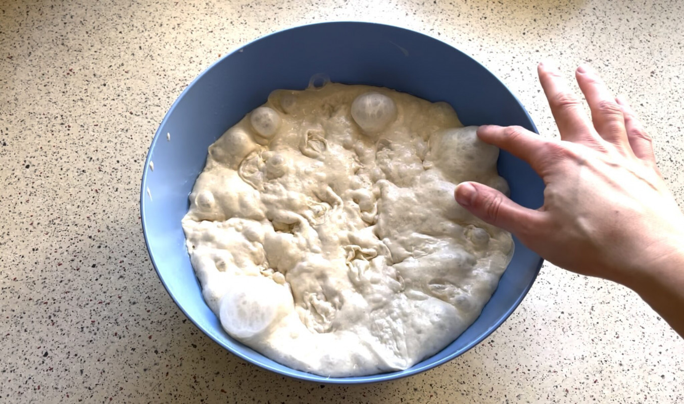 Рецепт тіста для піци, яке виходить м’яким і хрумким водночас