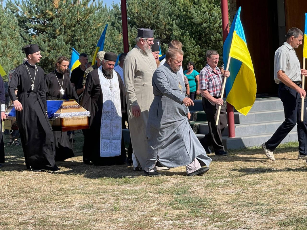 Життя забрали ворожі дрони: на Волині попрощались з 43-річним Героєм Миколою Перхуном