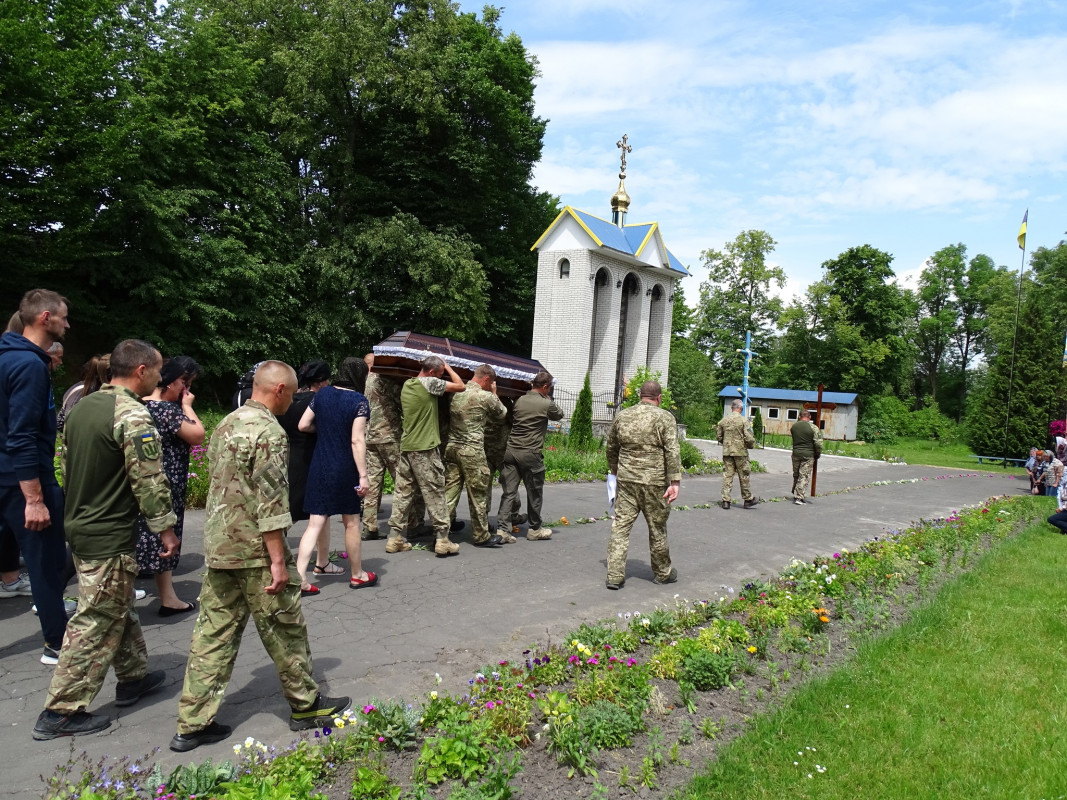 Не дожив декілька тижнів до дня народження: на Волині попрощалися із полеглим Героєм Сергієм Карпуком