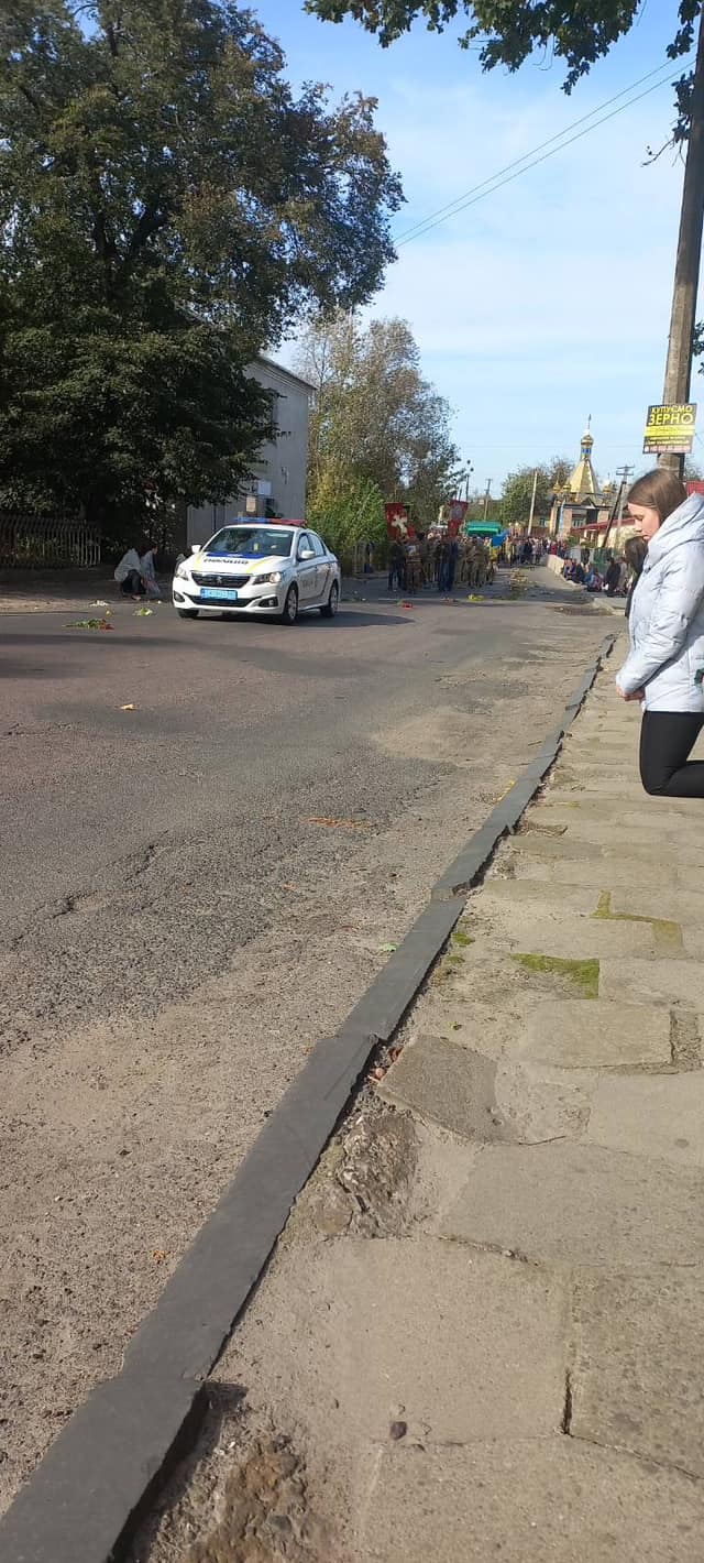 Помер на бойових позиціях: на Волині провели в останню дорогу захисника Олександра Юзвика