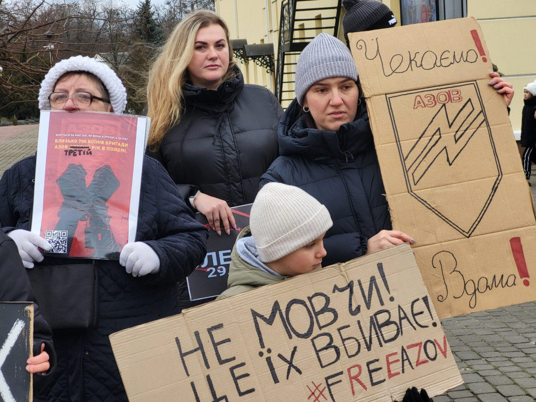 «Знайдіть та поверніть мені мого тата»: на Волині відбувся масштабний автопробіг на підтримку військовополонених