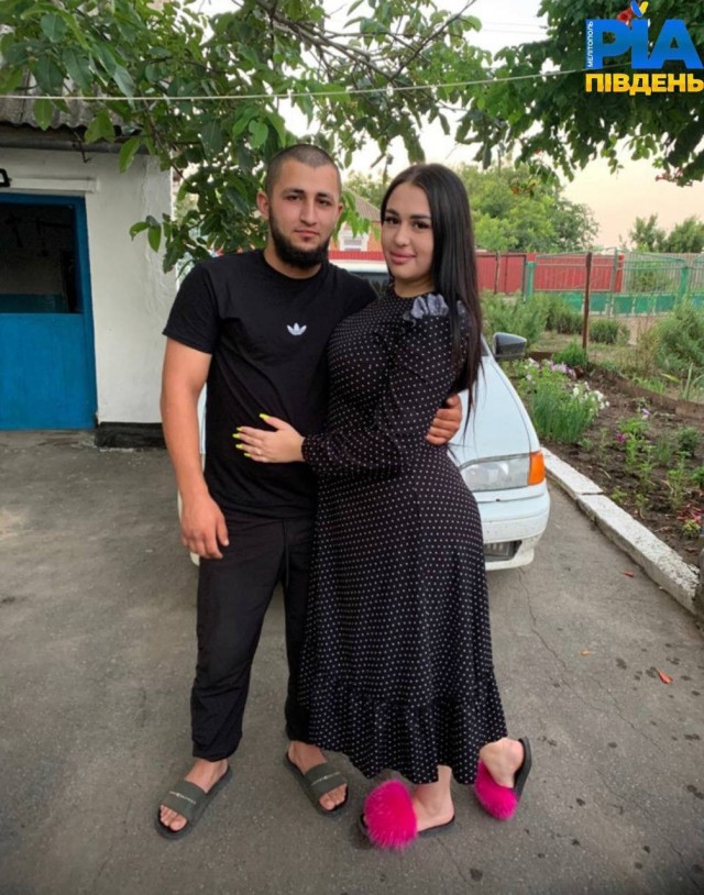 Вчителька з України вийшла заміж за рашиста, а його взяли у полон