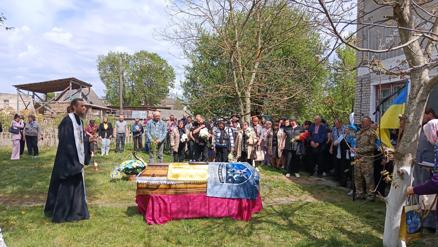 Загинув за день до 46-річчя: на Волині поховали Героя Олександра Басюка