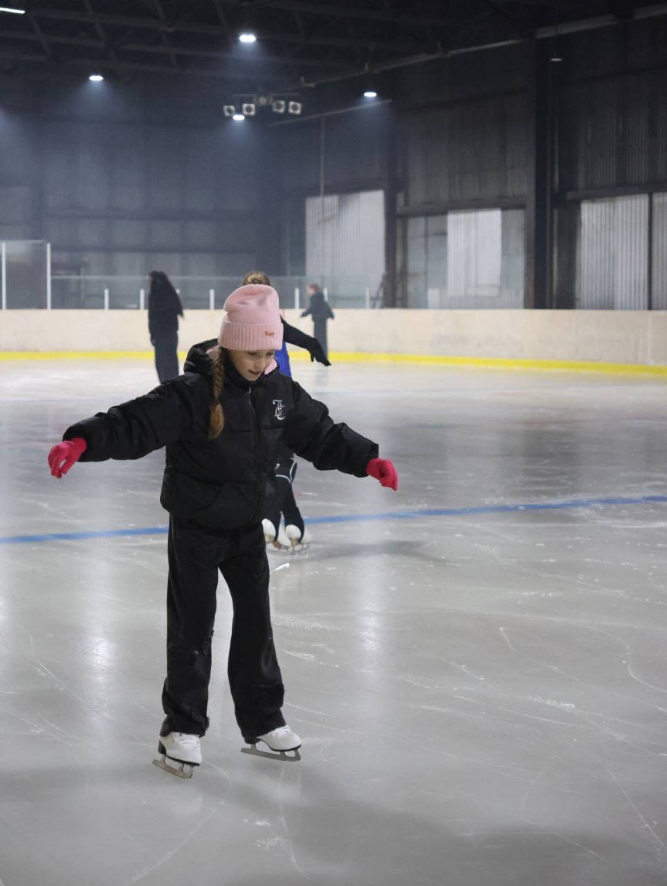 Нова локація – нові емоції: у Луцьку відкрили льодову арену «Снігова королева»