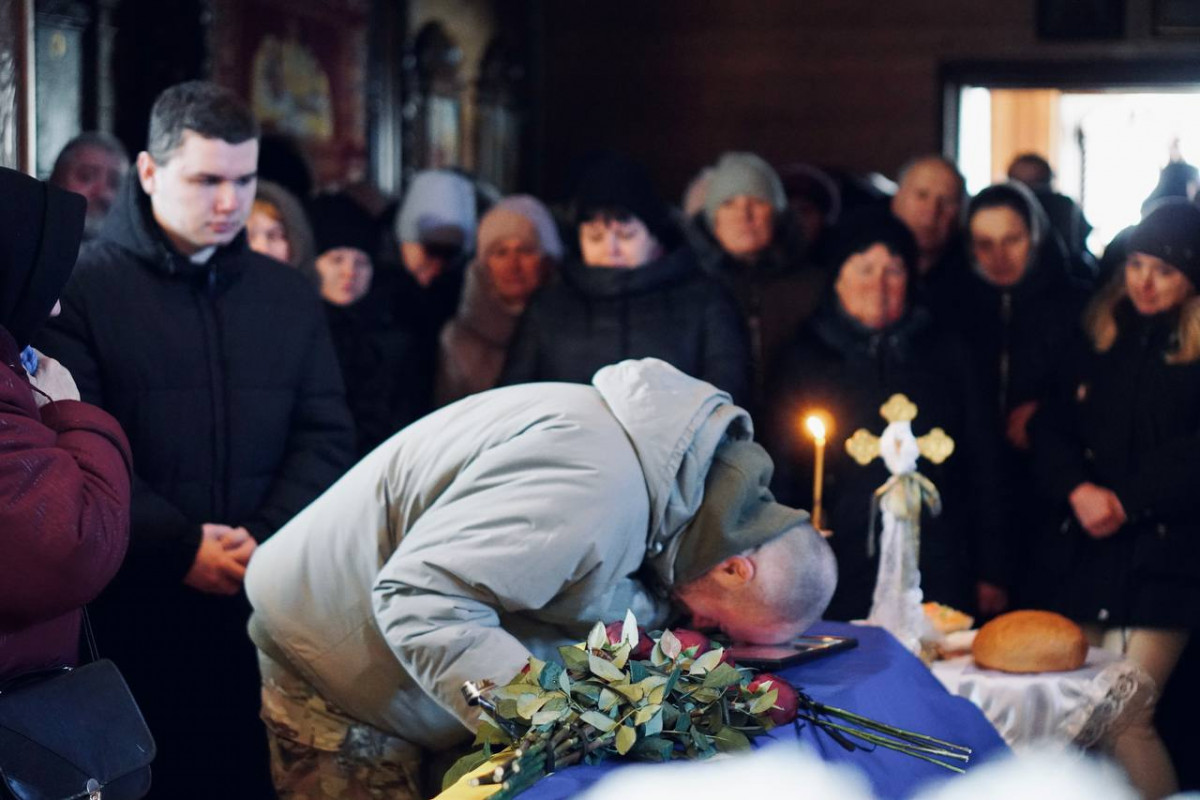 Ворожий обстріл обірвав життя: на Волині попрощалися з полеглим воїном Олександром Денисюком