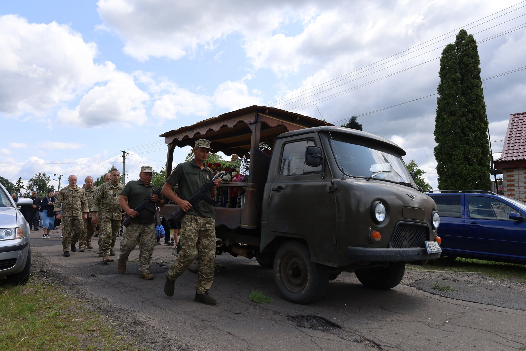 Загинув на Харківщині: волиняни попрощались з Героєм Василем Сущиком