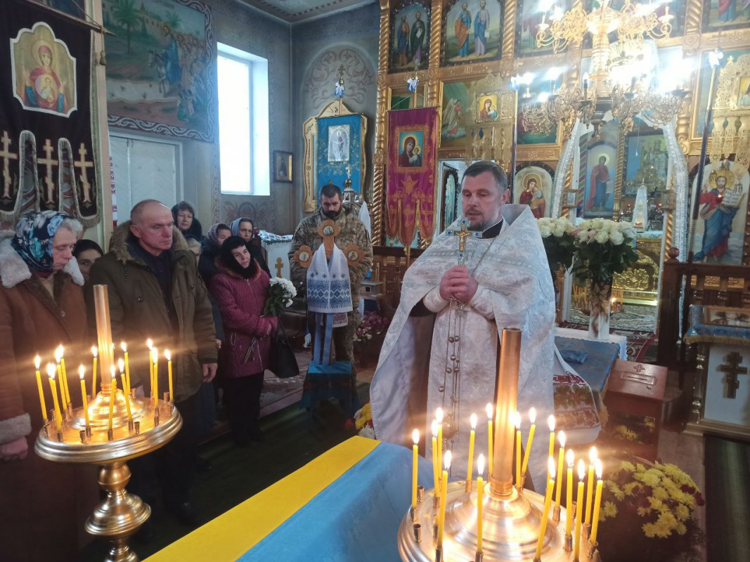 З травня вважався безвісти зниклим: на Волині поховали Героя Василя Саливончика. Фото