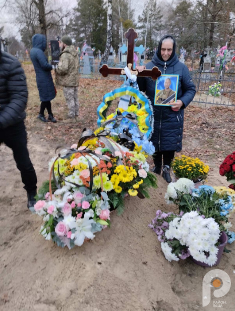Мобілізували після смерті батька: на Волині сотні людей прийшли на похорон Героя Миколи Максимука. Фото