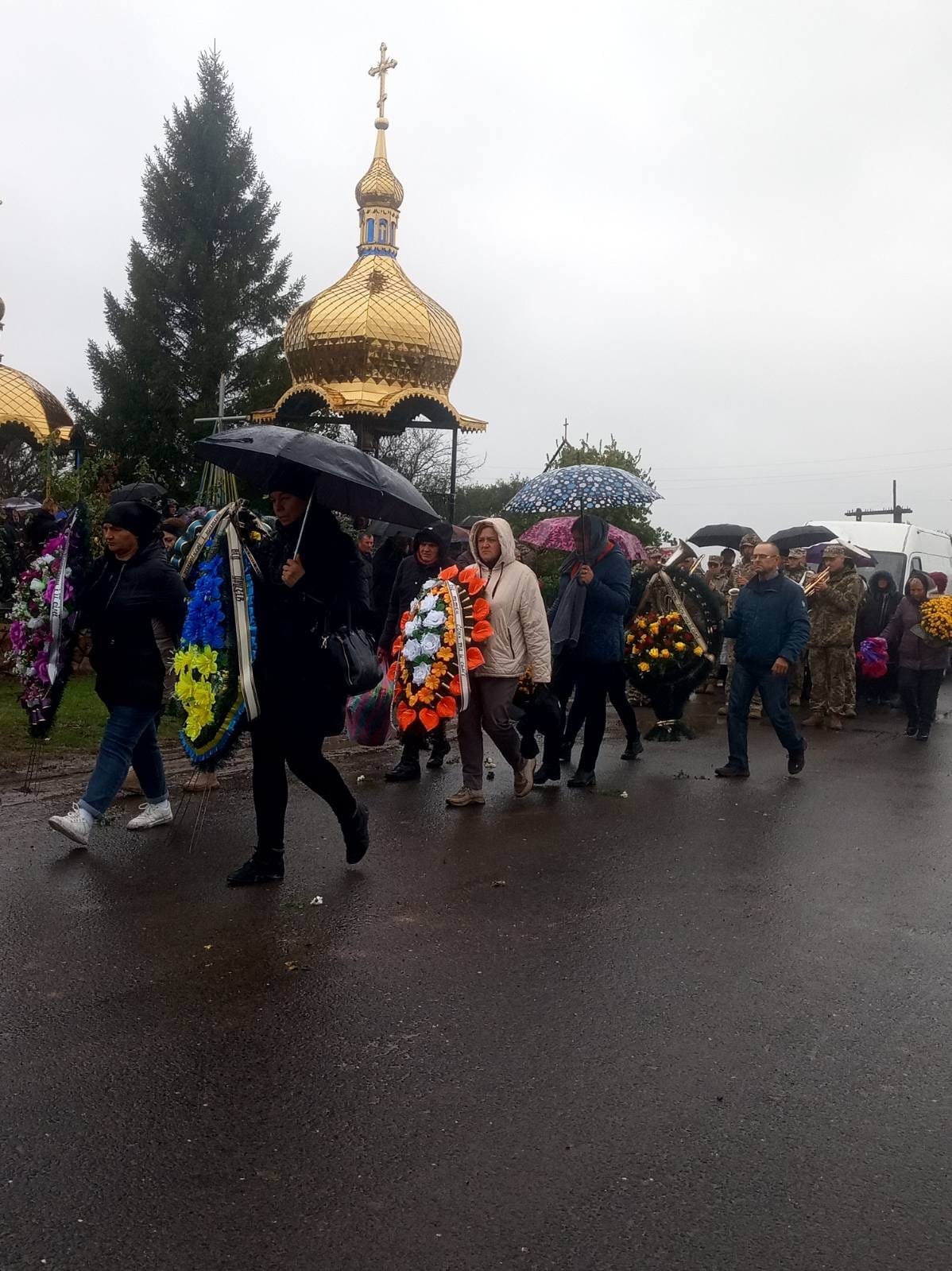 Поліг у боях за Україну: на Волині попрощалися з Героєм Петром Грисюком