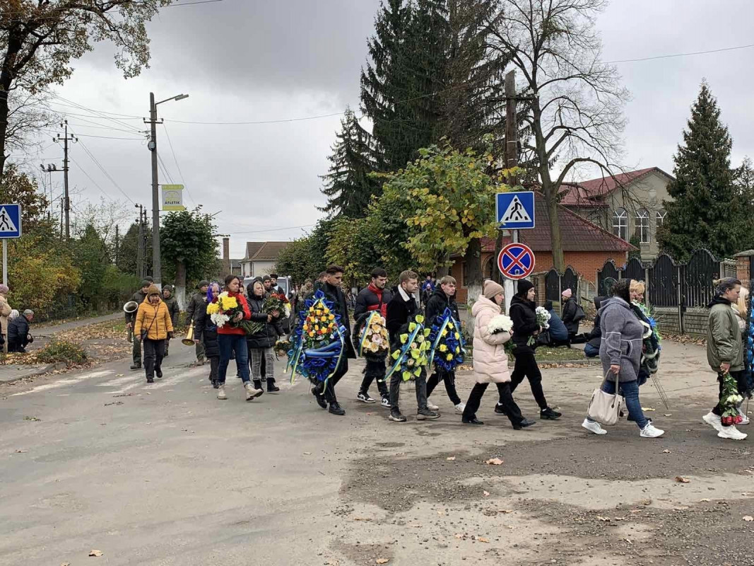 Навіки 21 рік: у Луцькому районі вся громада прийшла на прощання з юним Героєм Михайлом Боярчуком. Фото