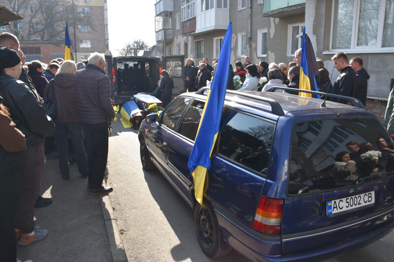 У Луцьку в останню путь провели загиблого воїна Максима Кузнєцова